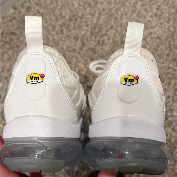 Nike Air VaporMax Plus in White - Picture 4 of 7